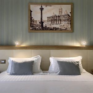 Camera con letto queen size